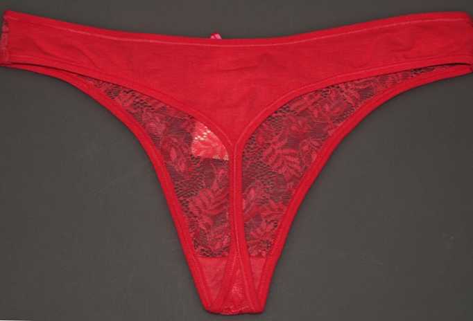 Стринги на лице. Стринги для фотошопа. Трусы танга dim satin lace. Трусы на голове маска. Стринги на плечи.